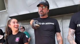 Dave Grohl feeds homeless in Australia