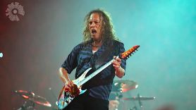 Metallica's Kirk Hammett falls onstage