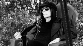 mick mars right side of wrong stream